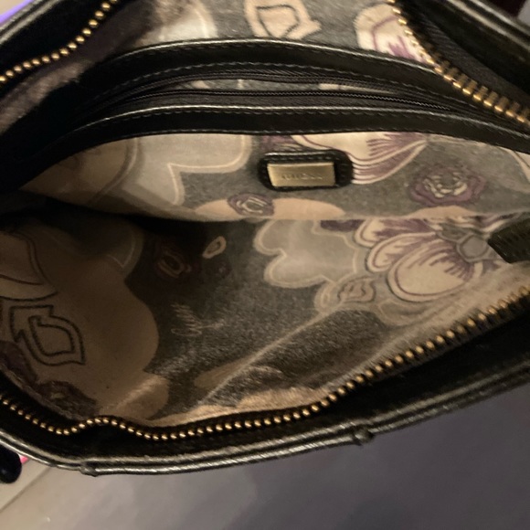 Black leather guess clutch/wristlet - Picture 5 of 7